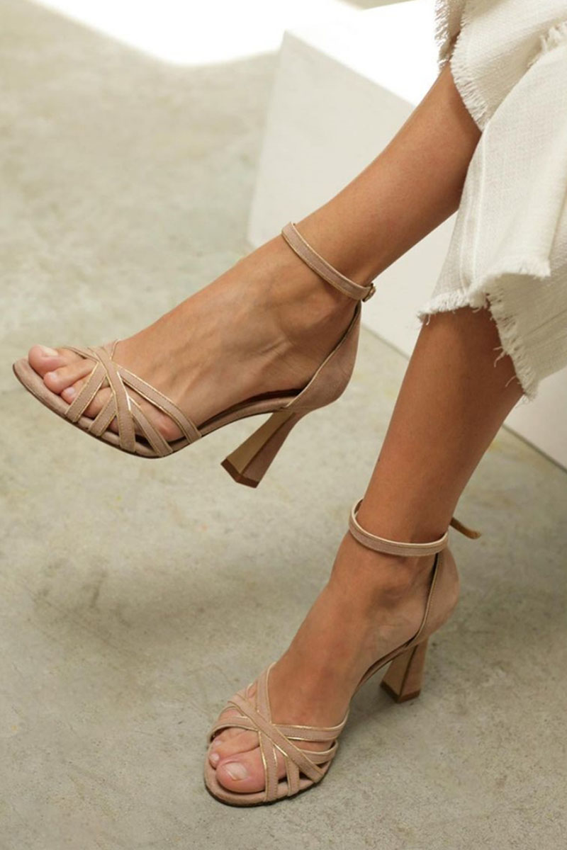 Victoria |  Round-Toe Heels